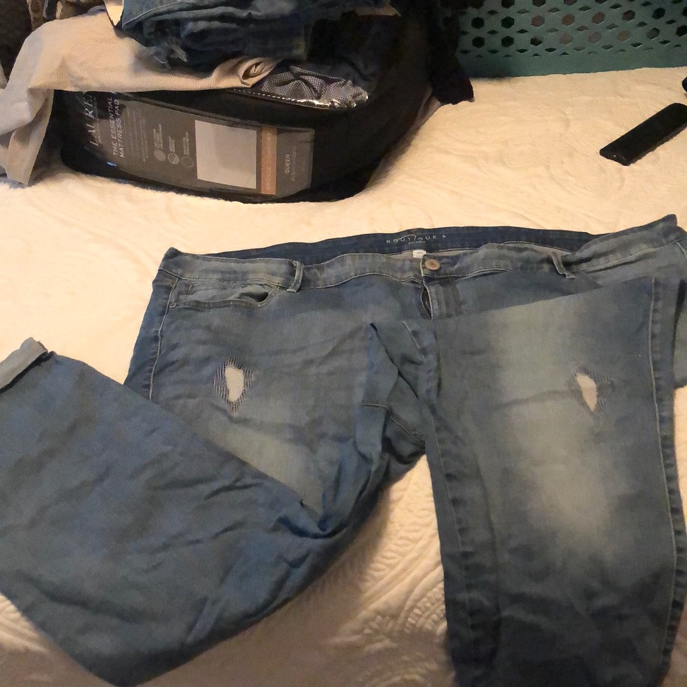 Light wash skinny jeans.